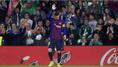 “梅西!梅西!” 对手球迷起立鼓掌 为梅西